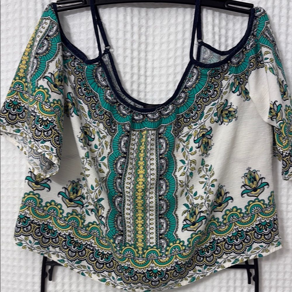 A. Calin Green and White Crop Blouse with Cut Out Design Size M